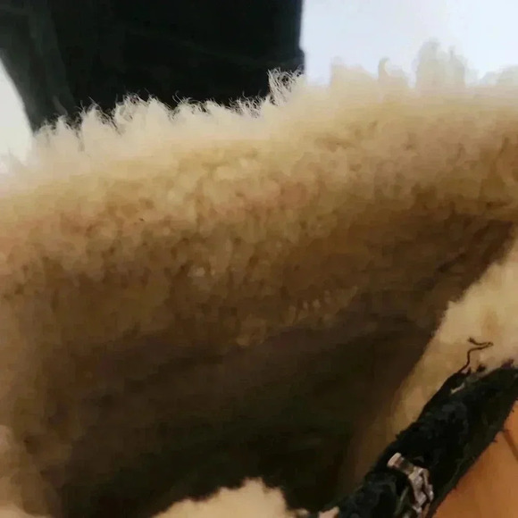 Ugg Maddie A trio of buckles embellishes a sassy suede boit - Picture 4 of 9